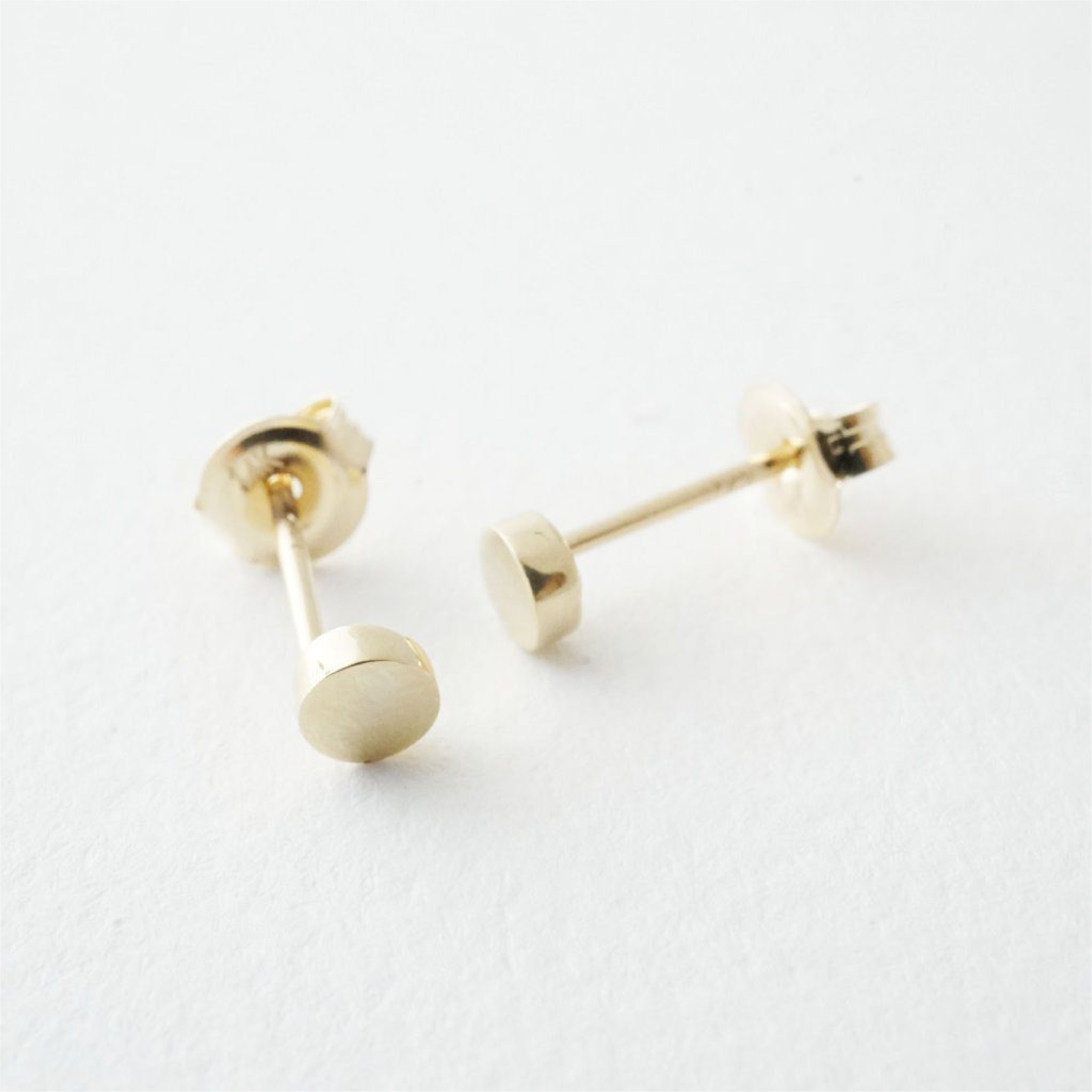 14k Gold Mini Circle Studs – The Anchored Collective